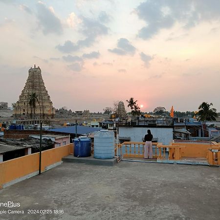 Vicky'S Home Stay Hampi Esterno foto