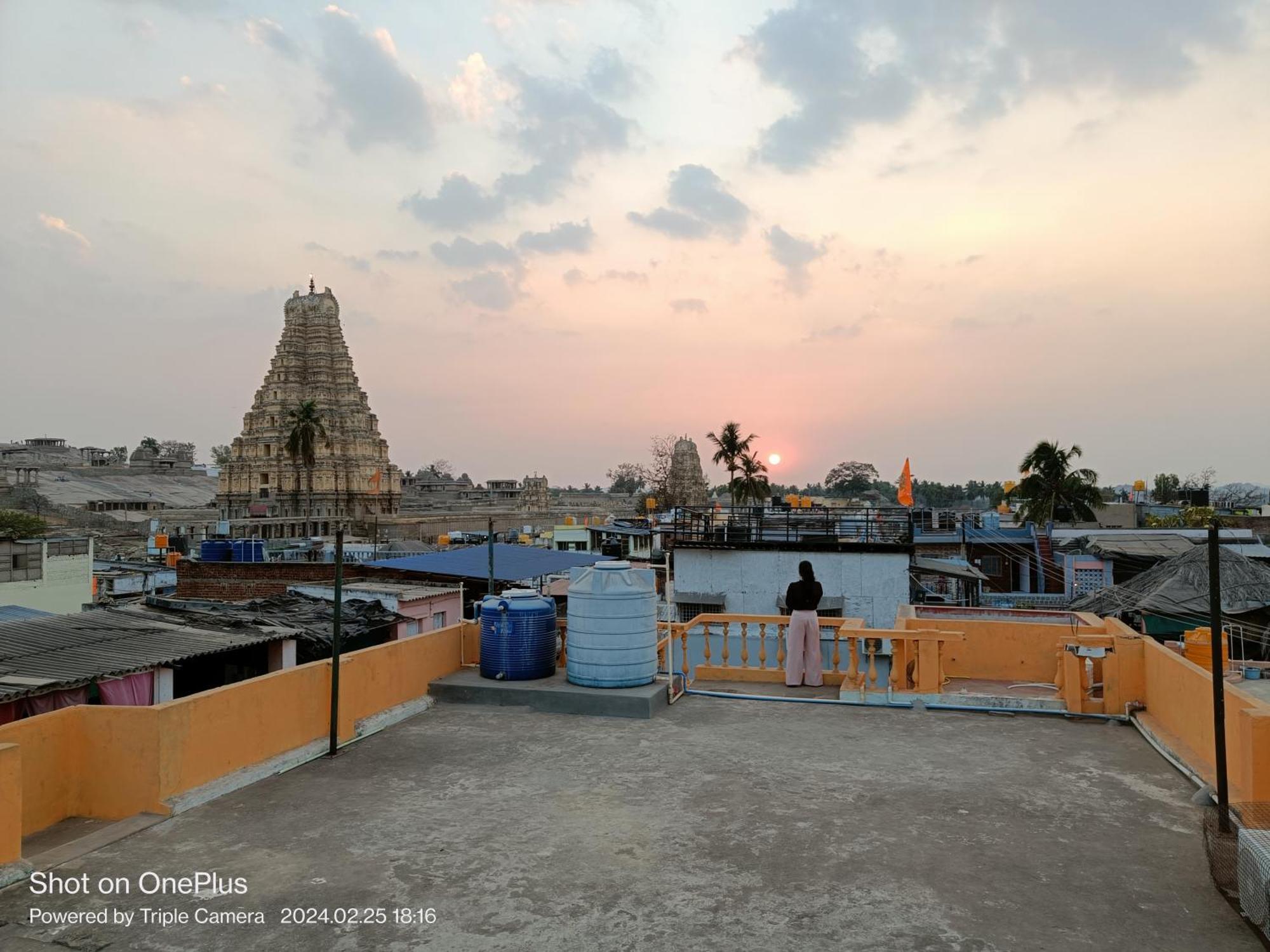 Vicky'S Home Stay Hampi Esterno foto